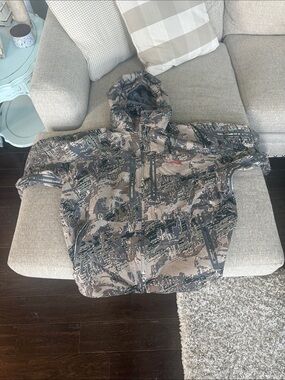 Men's SITKA Camouflage Hooded Rain Jacket - open country
